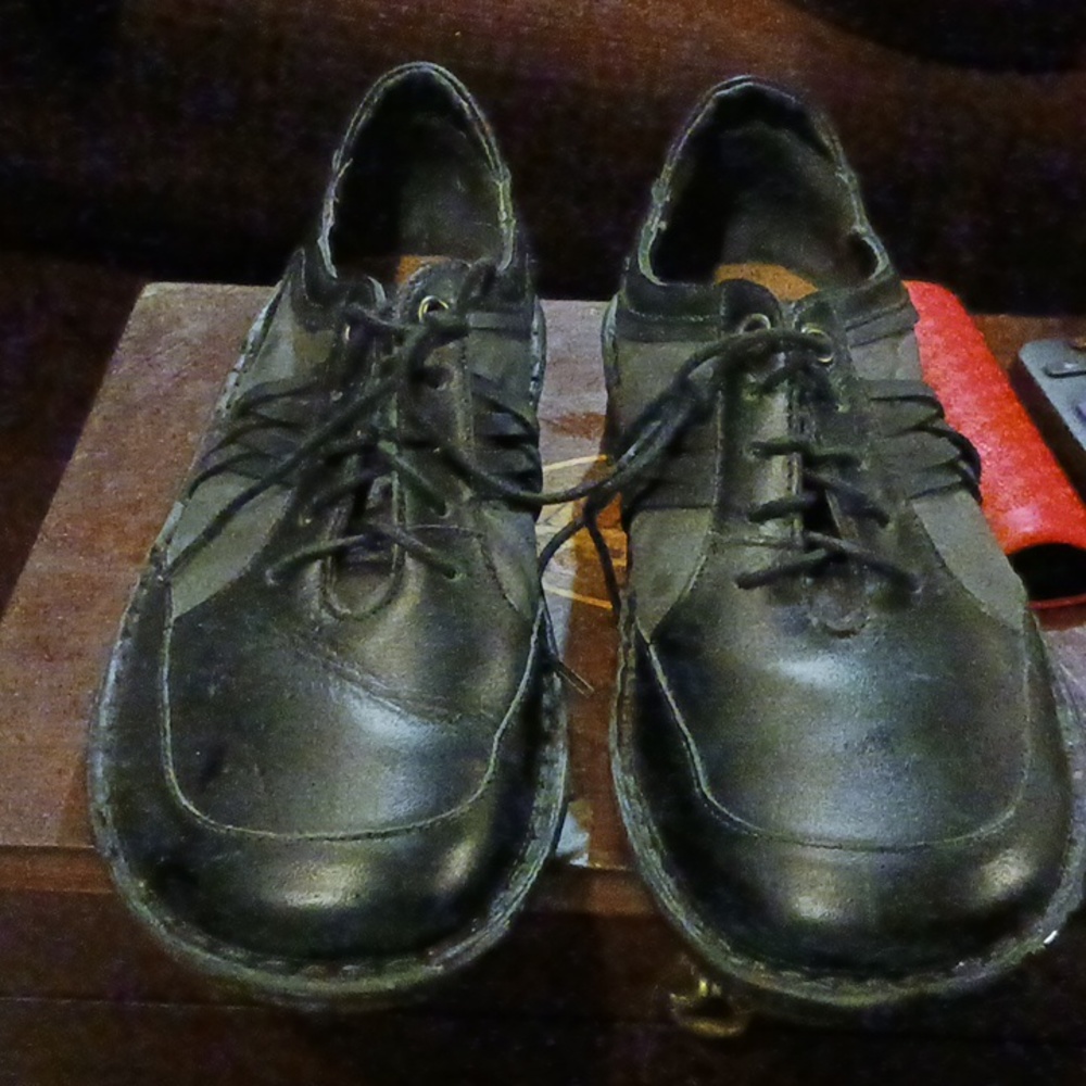 Naot 37 shoes